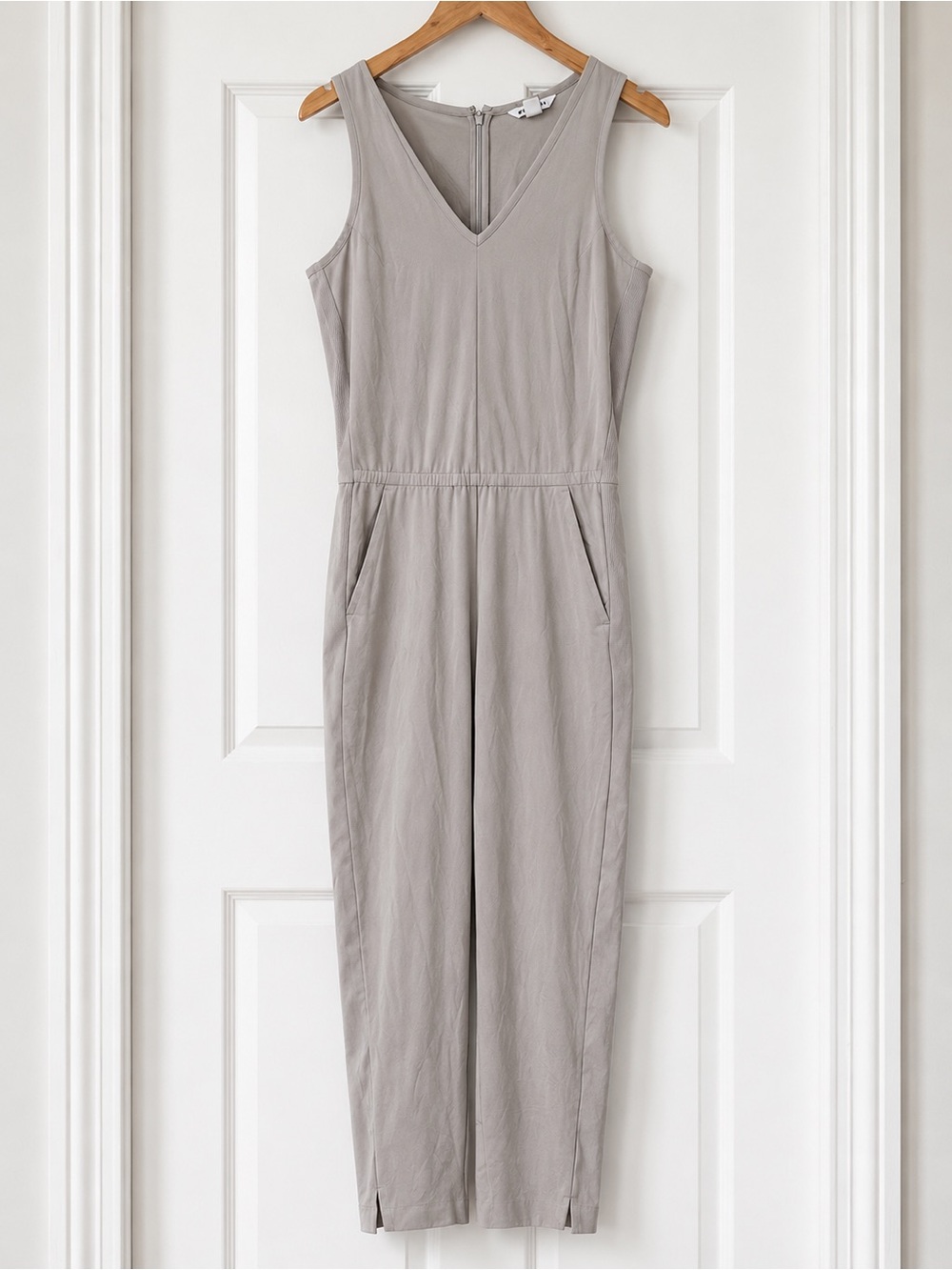 Athleta Brooklyn Jumpsuit Womens Size 4 Beige Sleeveless Travel Stretch Pockets - Picture 3 of 11